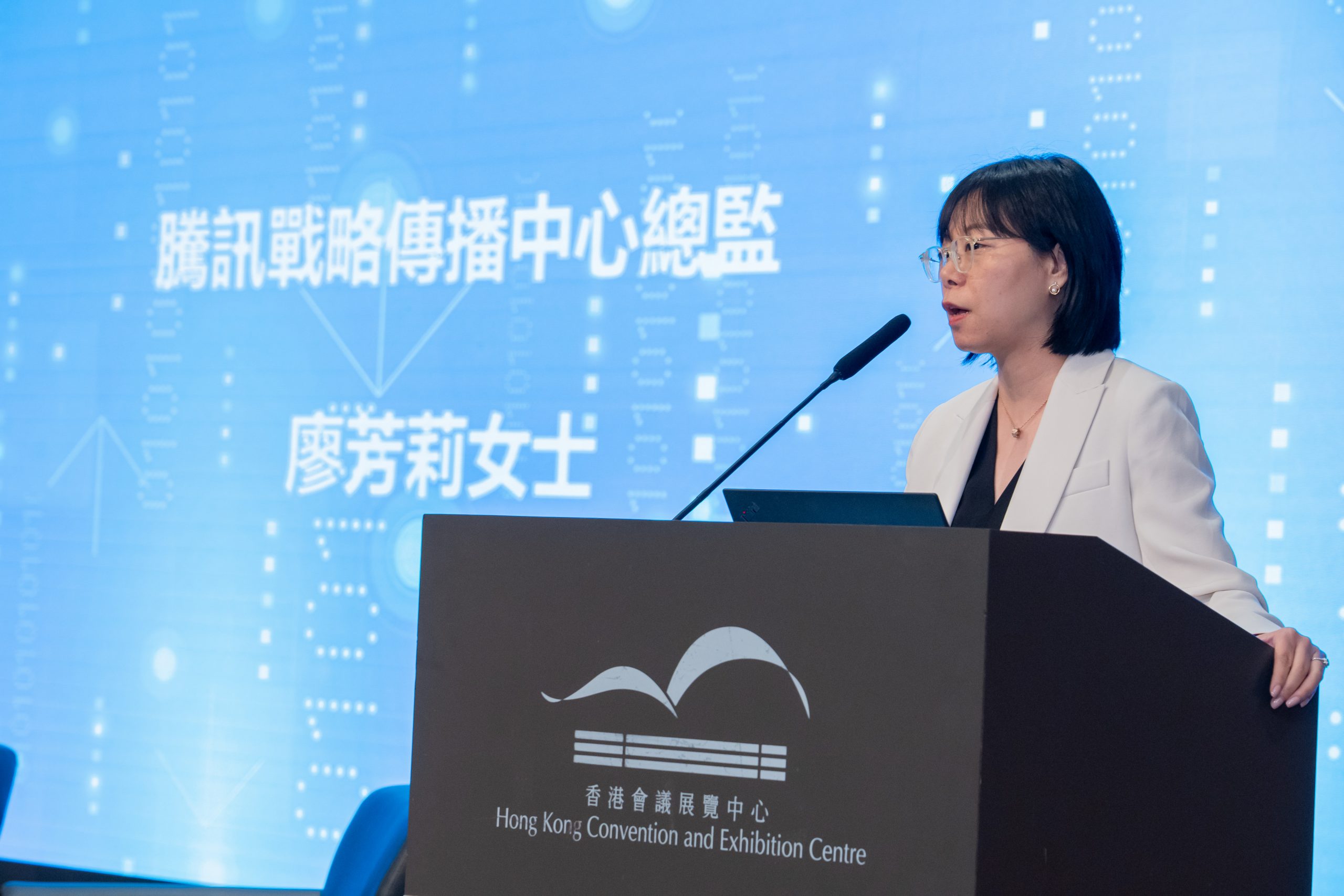 廖芳莉女士